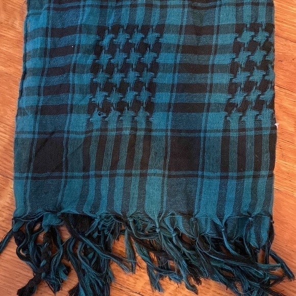 Lot of three scarves; gently used condition - Picture 4 of 4